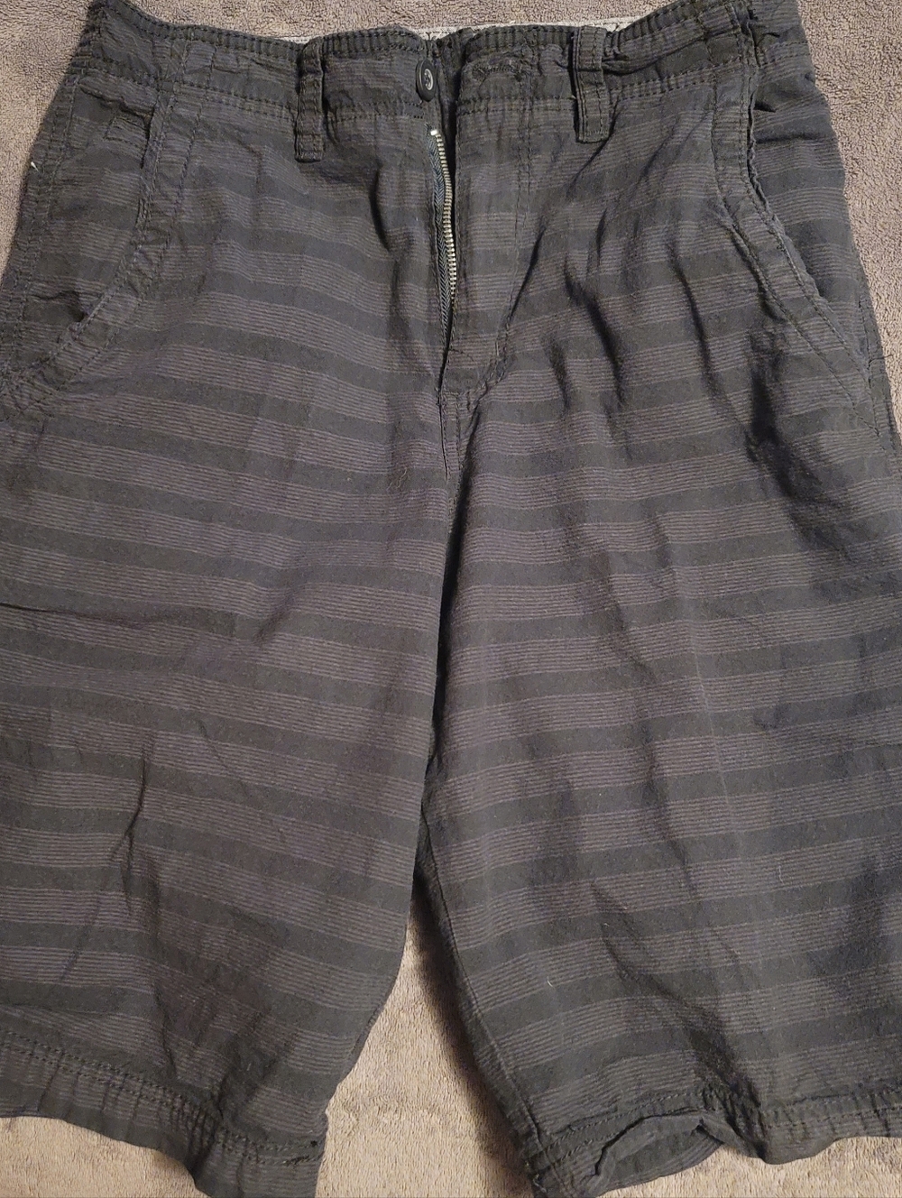 No Boundaries Men's Casual Striped Dark Gray Shorts.  Size 28